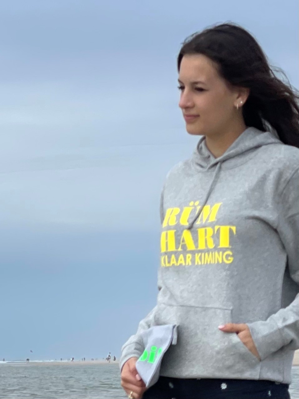 Hoodie LUCA „Rüm Hart Klaar Kiming“ in heather grey (unisex) – Bild 3