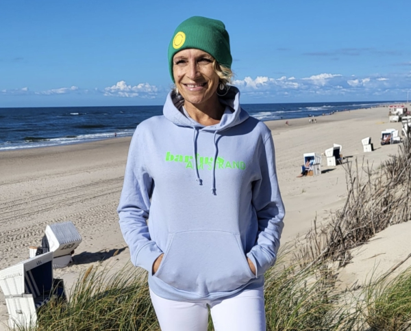 Hoodie LUCA „barfuss am Strand“ in serene blue (unisex) – Bild 4