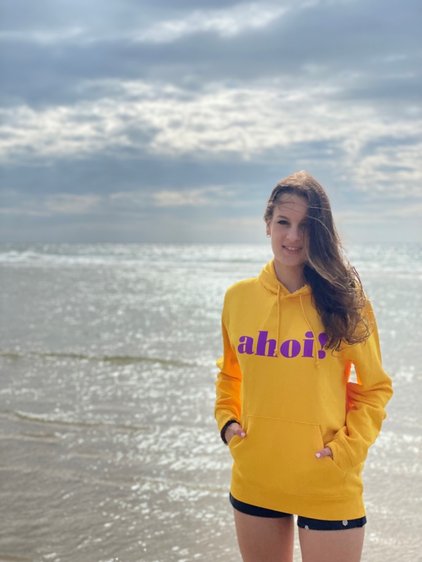 Hoodie LUCA „ahoi!“ in spectra yellow (unisex) – Bild 4