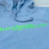 Hoodie LUCA „barfuss am Strand“ in serene blue (unisex) – Bild 3