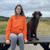 Sweater FINN „barfuss am Strand“ in bright orange (unisex) – Bild 5