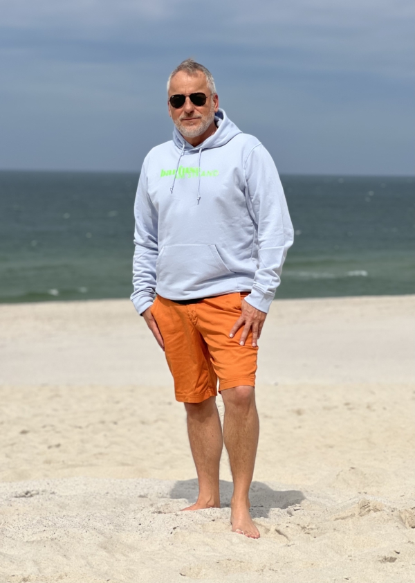 Hoodie LUCA „barfuss am Strand“ in serene blue (unisex)