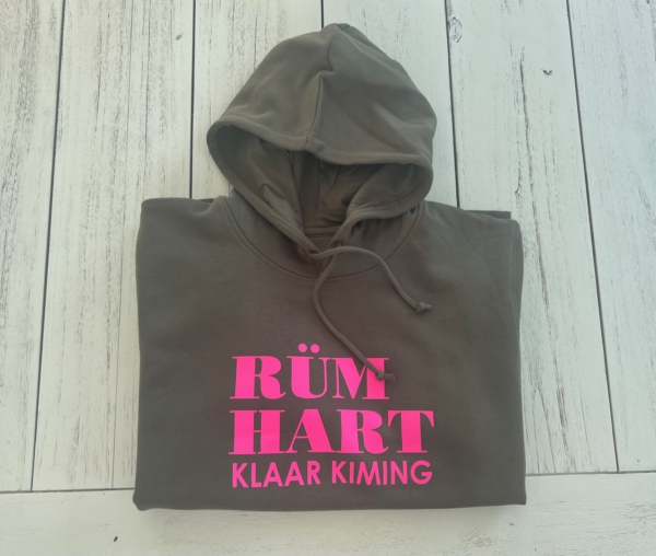 Hoodie LUCA „Rüm Hart Klaar Kiming“ in khaki (unisex) – Bild 3