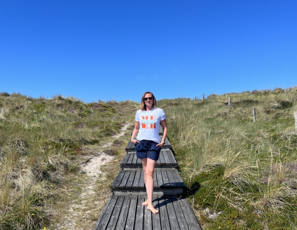 T-Shirt ALVA „bitte ein bisschen Meer“ in weiss – Bild 2