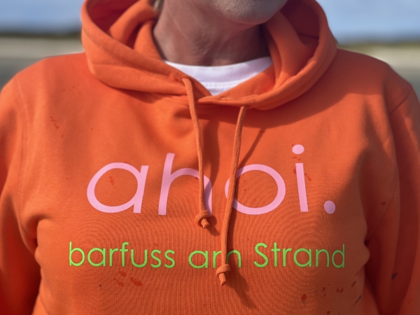 Hoodie LUCA „ahoi.“ in bright orange (unisex) – Bild 4