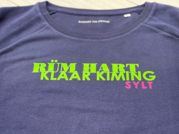 Sweater FRIDA „Rüm Hart Klaar Kiming Sylt“ in navy (women) – Bild 2