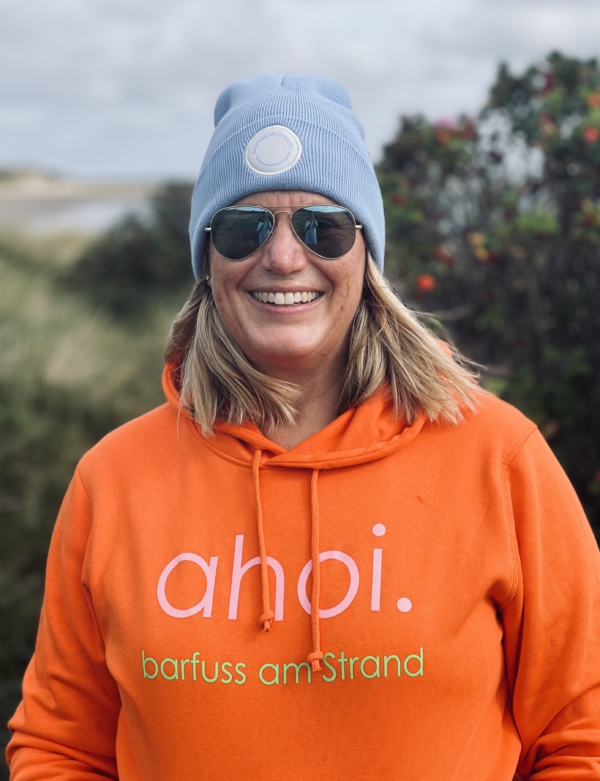 Hoodie LUCA „ahoi.“ in bright orange (unisex)