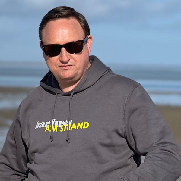 Hoodie LUCA „barfuss am Strand“ in anthracite (unisex)