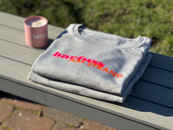 Sweater FRIDA „barfuss am Strand“ in heather grey (women) – Bild 4