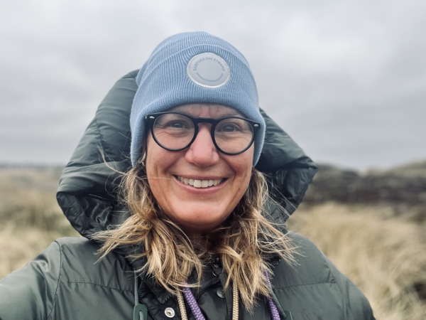 Beanie NOA "barfuss am Strand" Patch grau – Bild 7