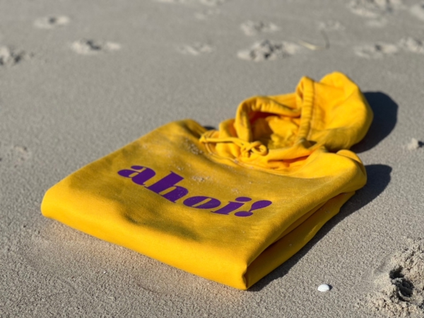 Hoodie LUCA „ahoi!“ in spectra yellow (unisex) – Bild 5