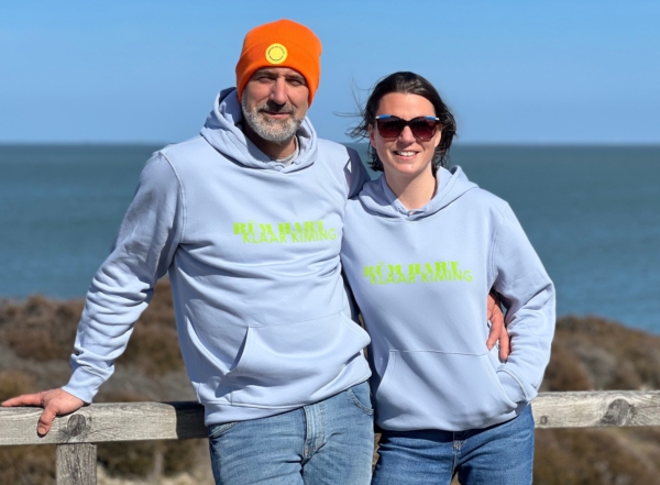 Beanie NOA "barfuss am Strand" neon orange (Patch gelb) – Bild 3