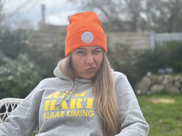 Beanie NOA "barfuss am Strand" Patch grau – Bild 4