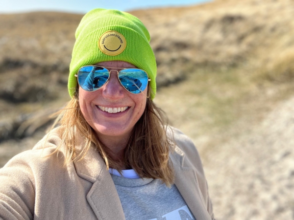 Beanie NOA "barfuss am Strand" Patch gelb – Bild 9