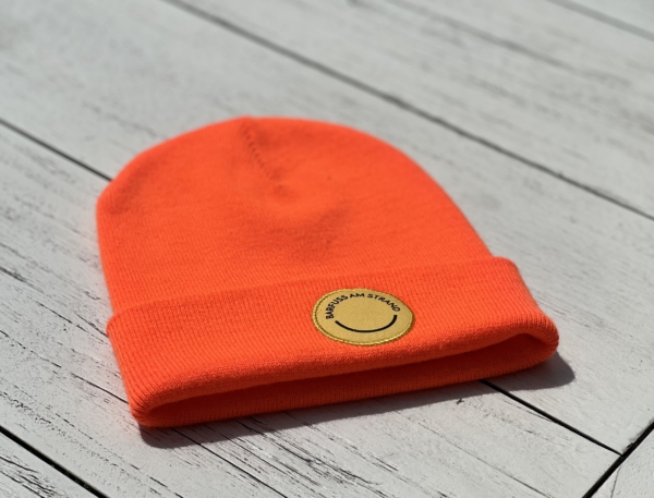Beanie NOA "barfuss am Strand" neon orange (Patch gelb)