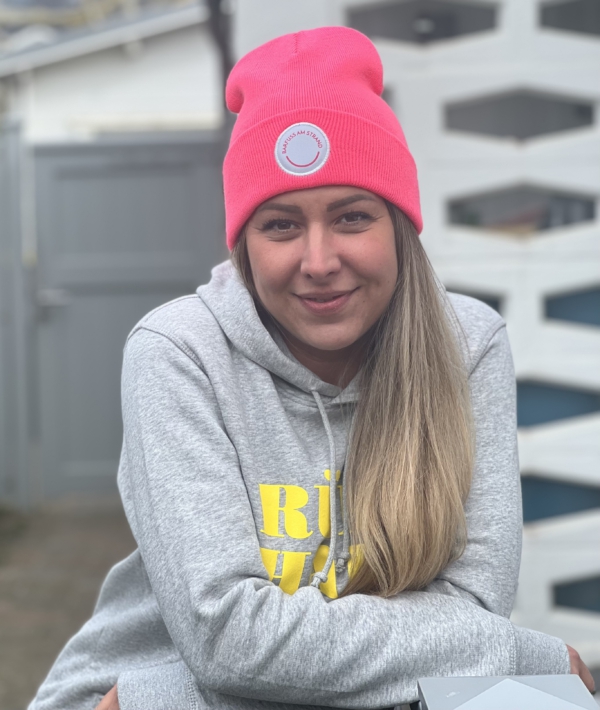 Beanie NOA "barfuss am Strand" neon pink (Patch grau) – Bild 2