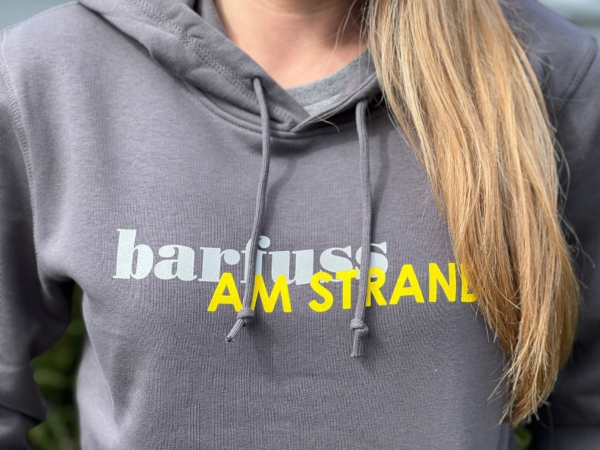 Hoodie LUCA „barfuss am Strand“ in anthracite (unisex) – Bild 3