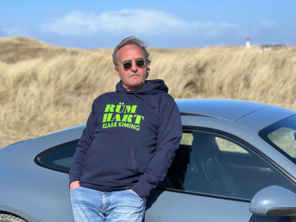 Hoodie LUCA „Rüm Hart Klaar Kiming“ in french navy (unisex) – Bild 3