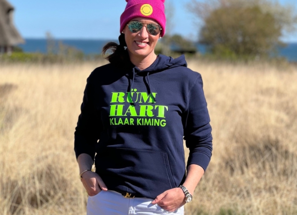 Hoodie LUCA „Rüm Hart Klaar Kiming“ in french navy (unisex) – Bild 4
